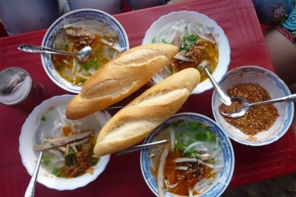 Bánh canh cá nướng nổi tiếng chân cầu Thuận Phước - Quán ăn sáng Đà Nẵng