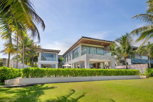 Abogo Resort Villas Ocean Da Nang đặt mình giữa những hàng cây xanh mát